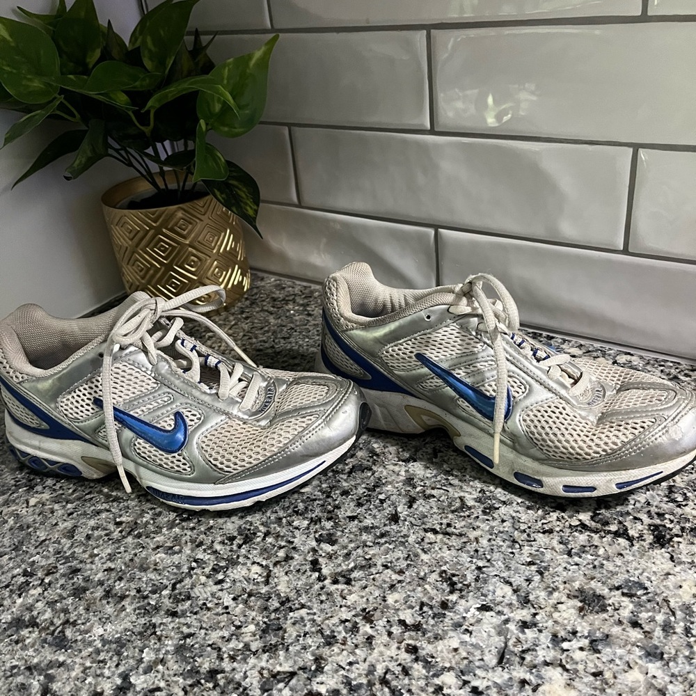 Women’s Nike Air Tennis Shoes